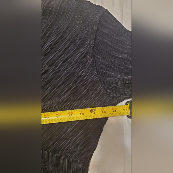 NWT Boohoo Plus Plisse Twisted Shirt. Size 24 - Picture 10 of 11